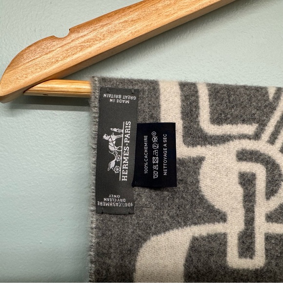 Hermes Scarf - Picture 3 of 4